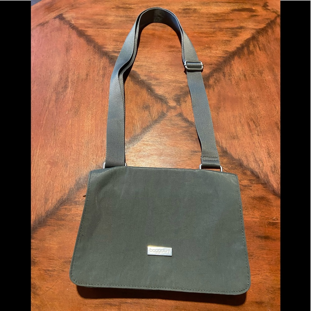 Grey Baggallini EUC